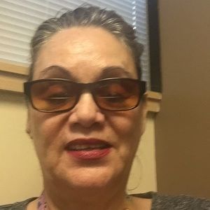 Meet your Posher, Cynthia